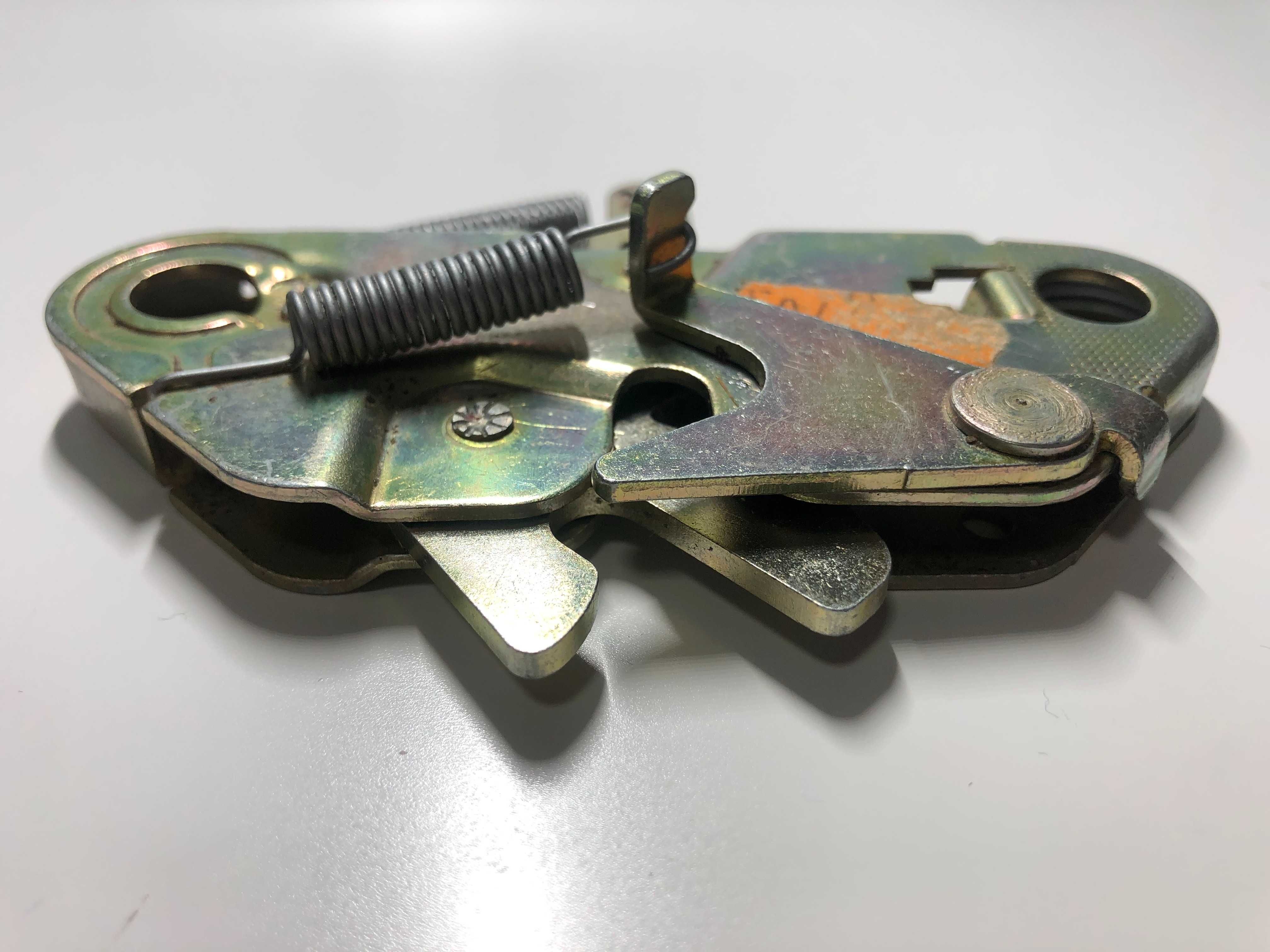 Zamek pokrywy silnika fiat 126 p maluch