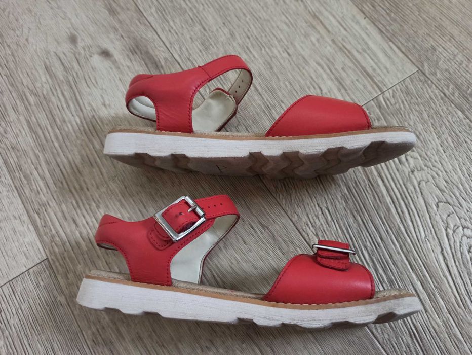 Sprzedam sandały dla dziewczynki Clarks rozmiar 35