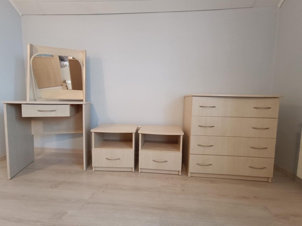 Zestaw Mebli Komoda, toaletka, szafki nocne !