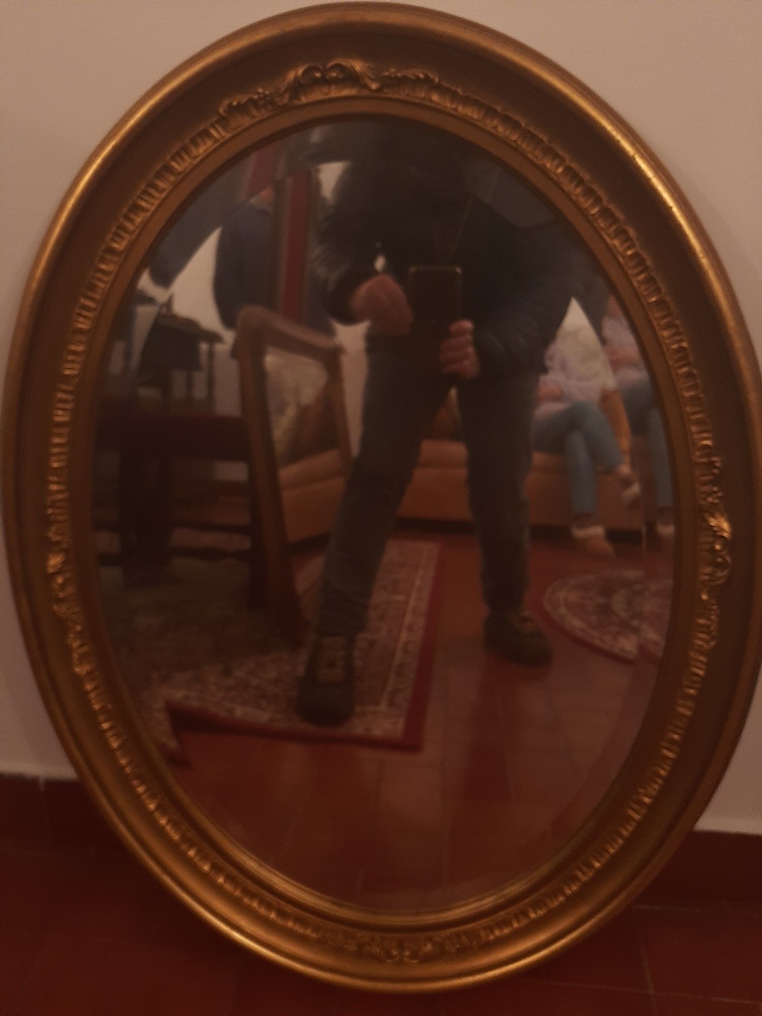 Espelho moldura madeira maciça oval vidro bicelado