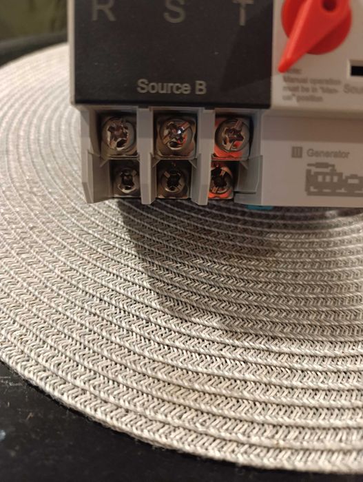 Автоматичний вимикач