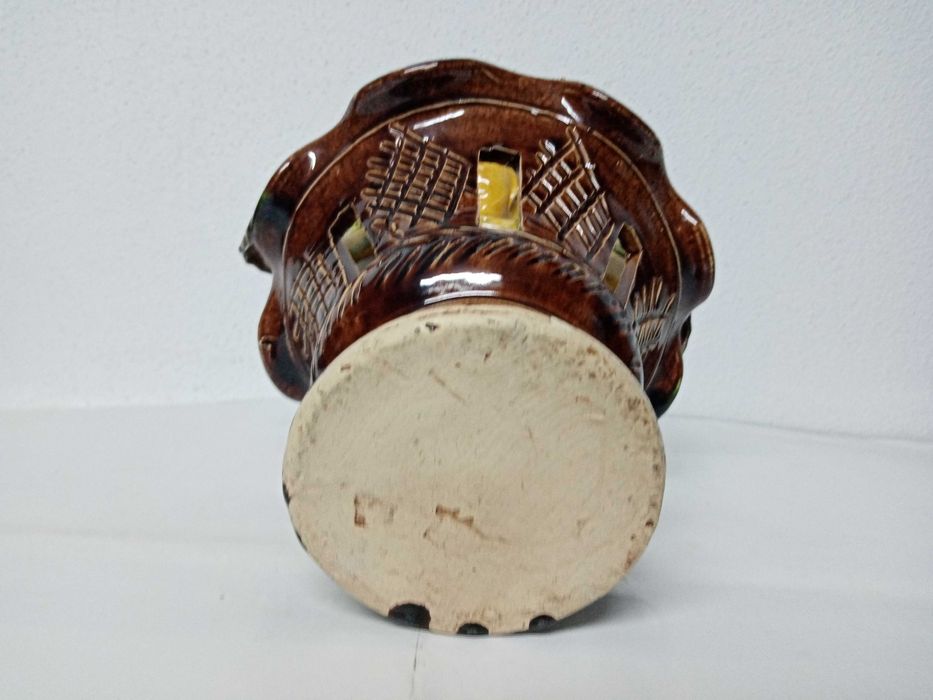 Cesta em faiança das Caldas da Rainha