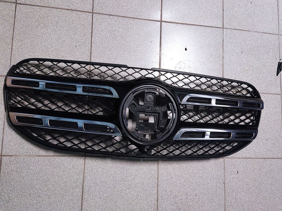 Решітка радіатора A1678881100 Mercedes