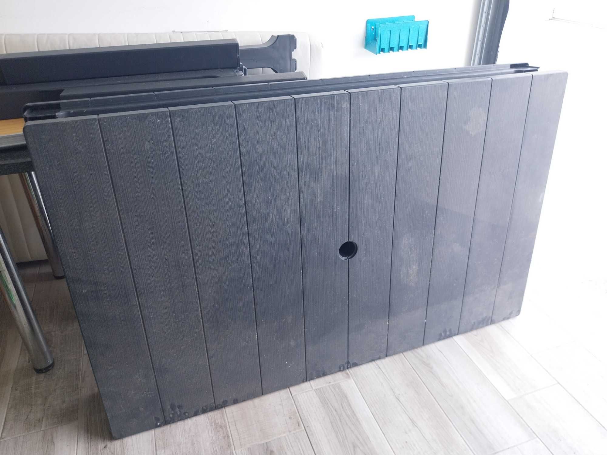 Conjunto mesa e cadeiras jardim.