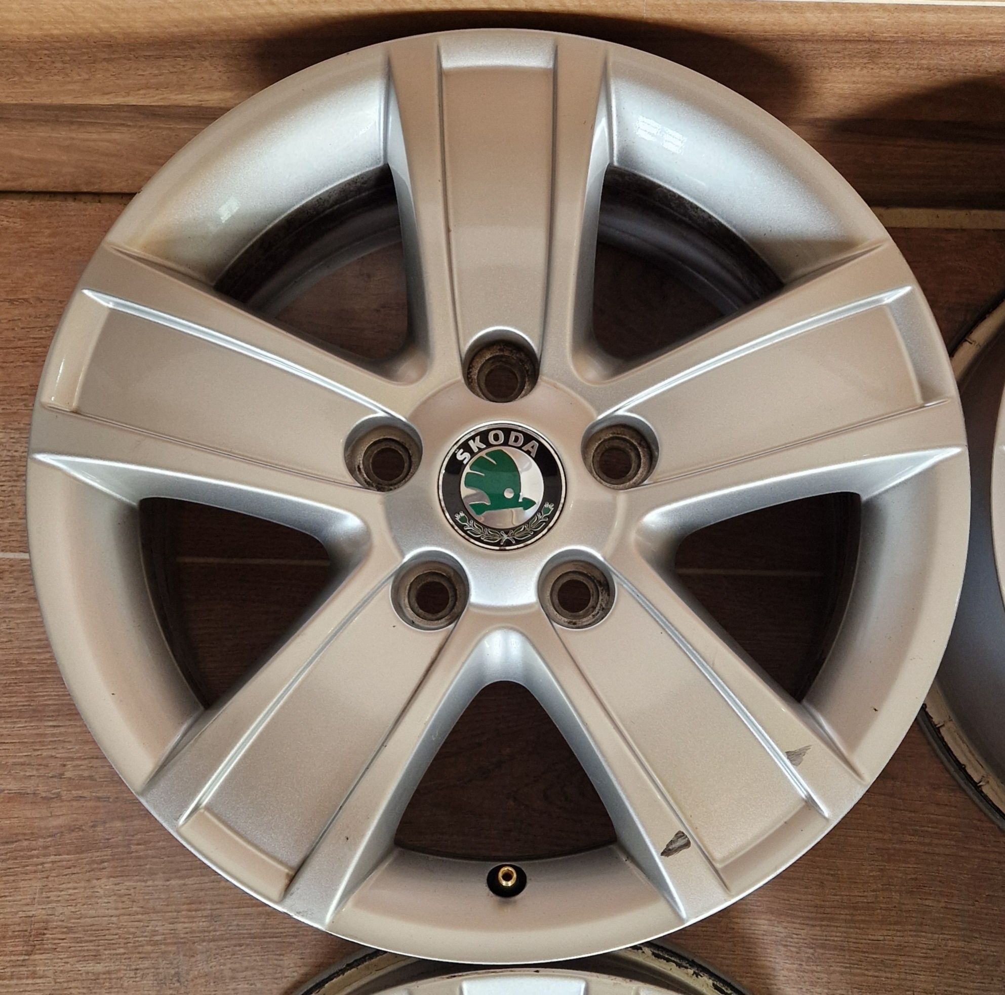 Оригінальні диски Skoda VW R15 5x112 Octavia Rapid Golf A3