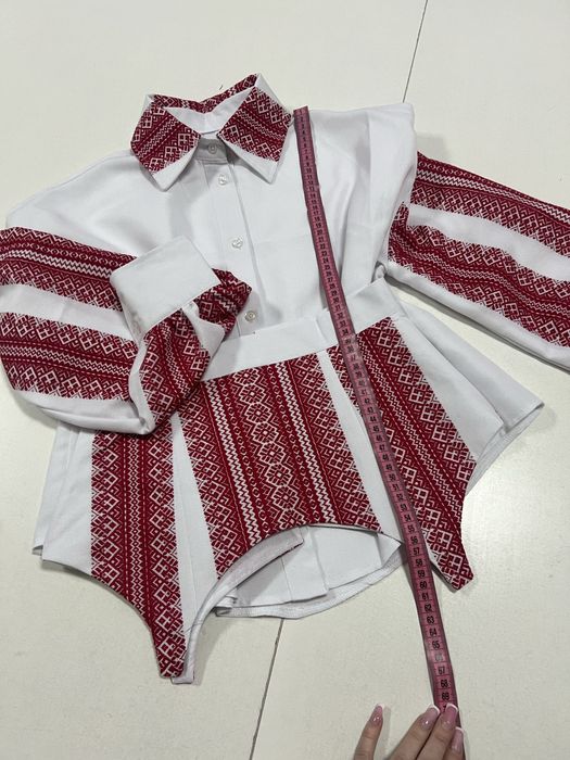 Вишиванка з баскою