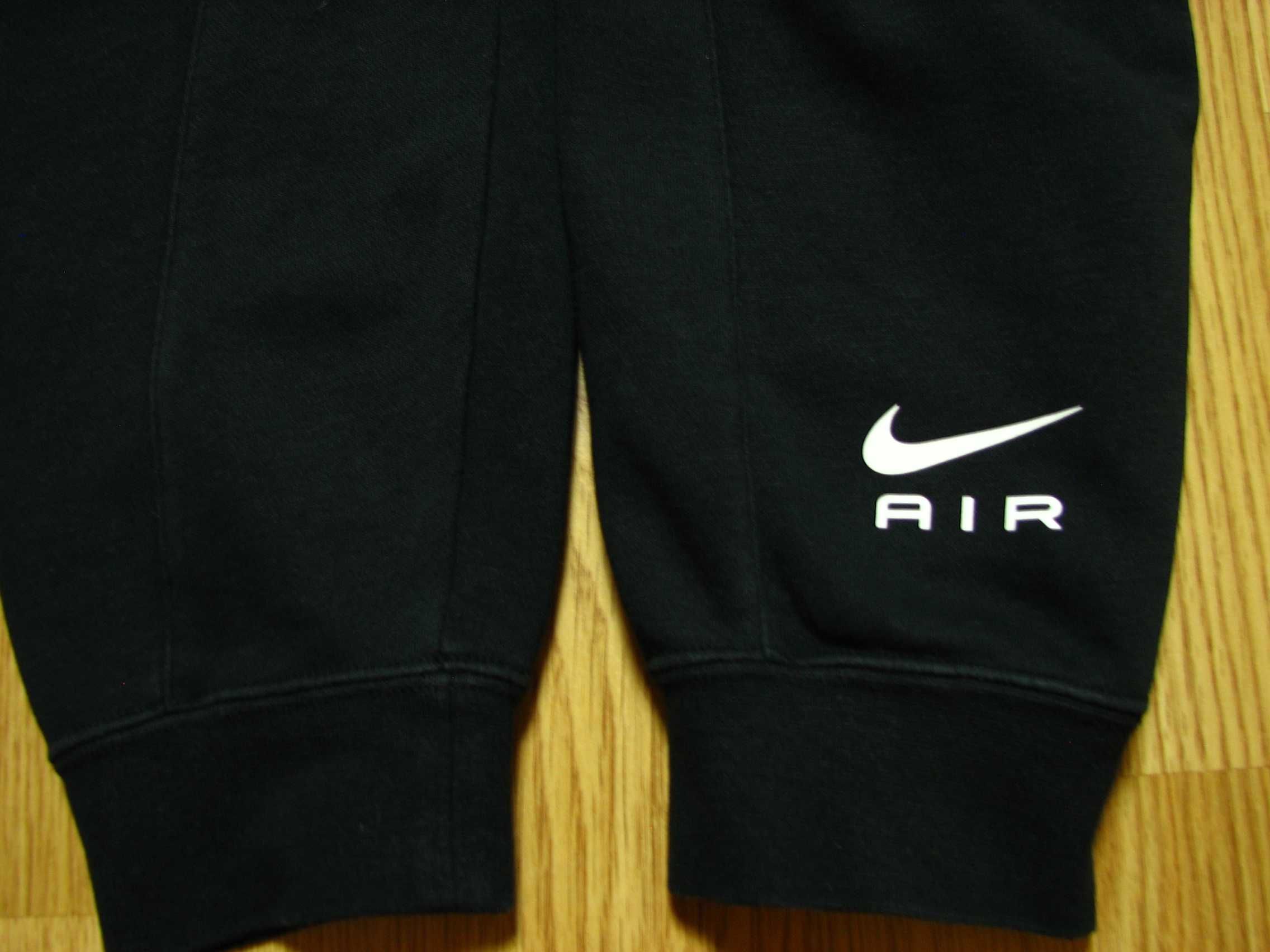 Spodnie joggery damskie Nike Air