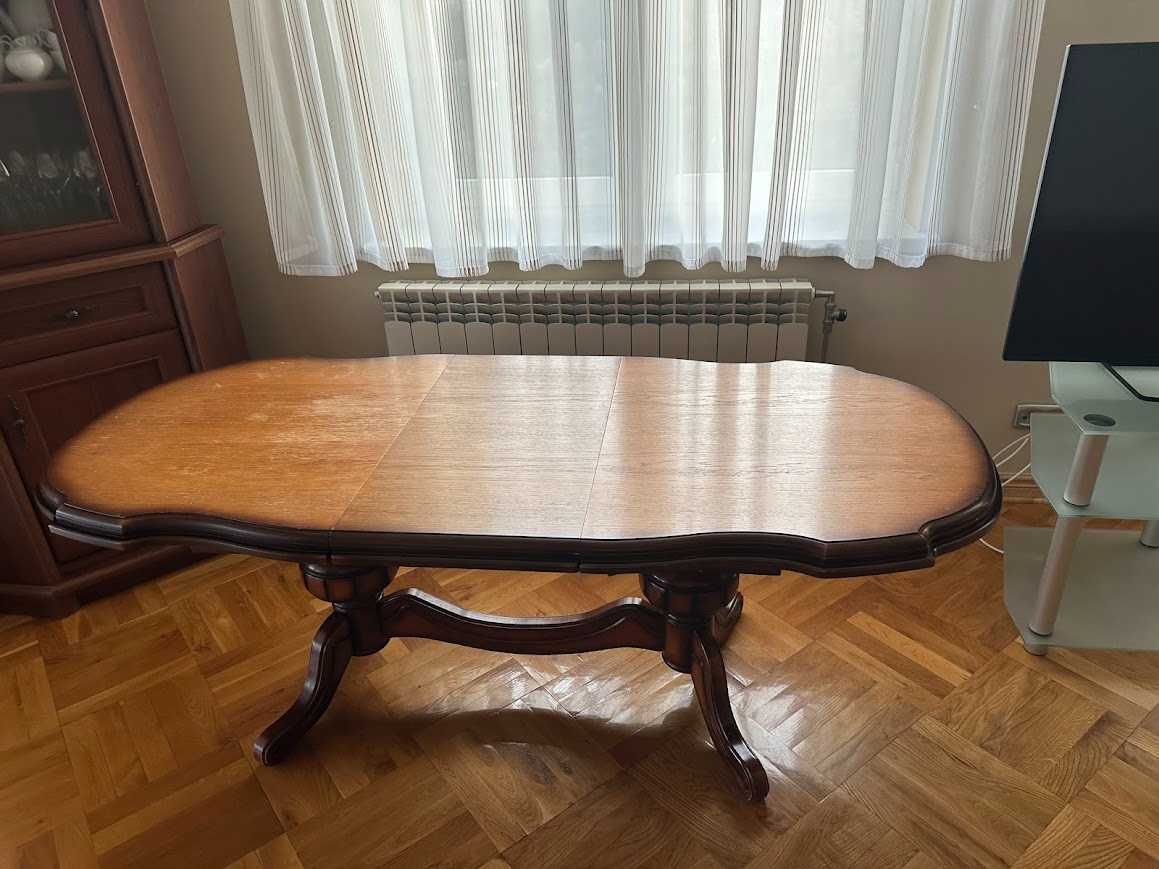 Drewniany stół rozkładany z regulowaną wysokością