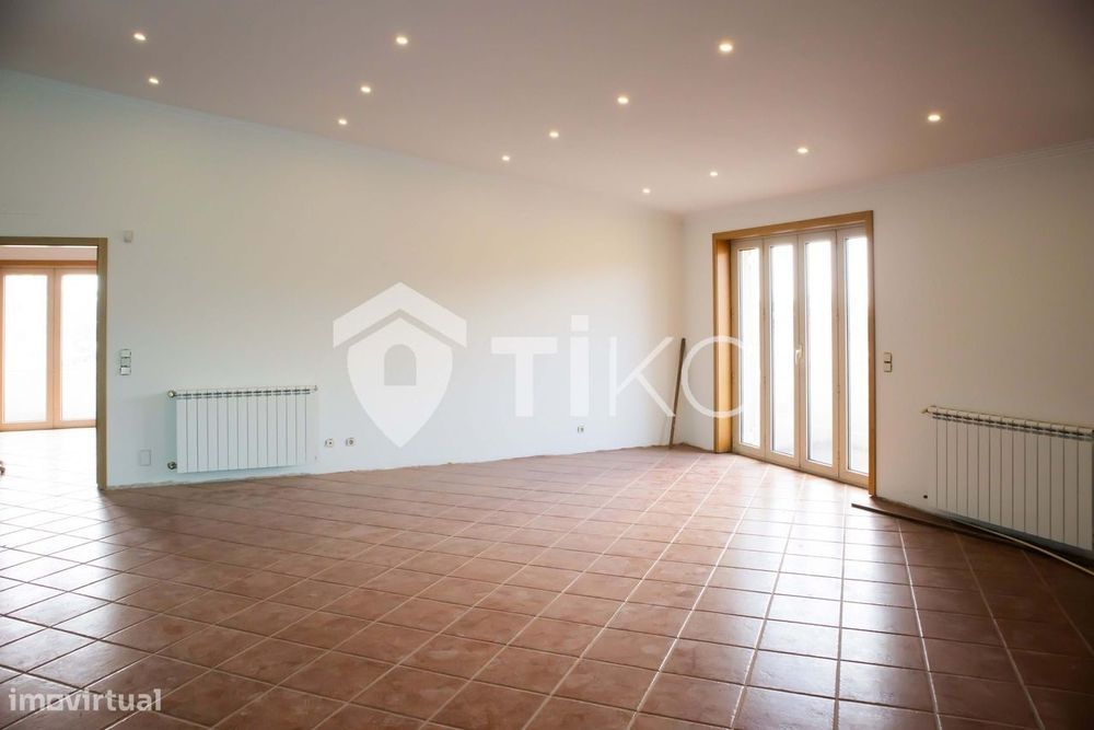 Moradia T4+1 com 4 Frentes e 621m² – Áreas Amplas e Potencial Único!