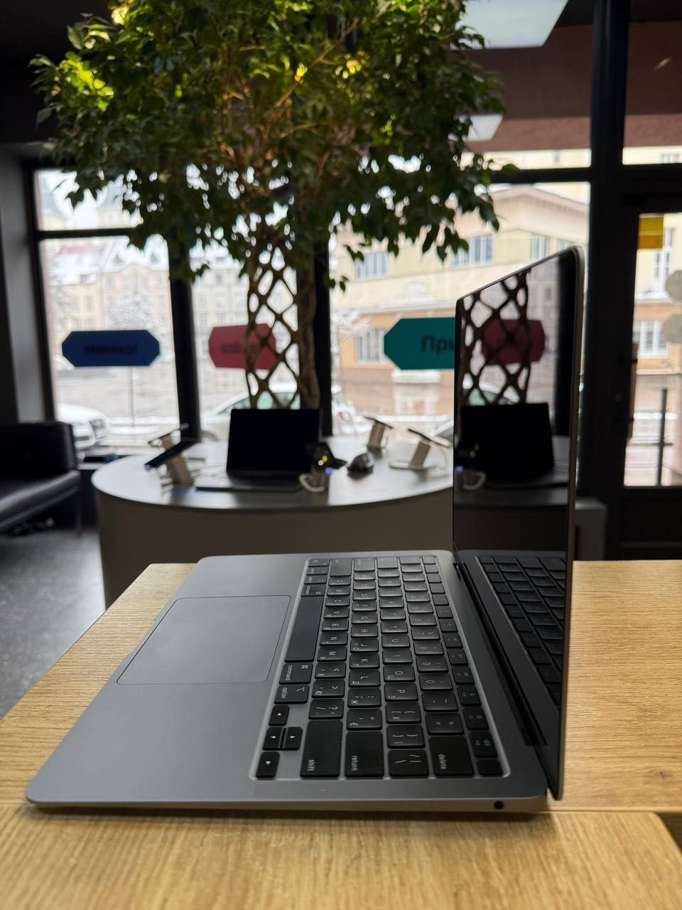 MacBook Air 13 Midnight 256GB M3 вживаний на Площі Ринок 14