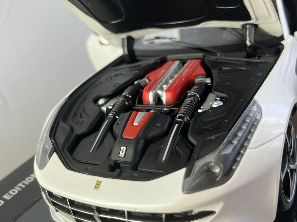 Ferrari FF 1:18 hot wheels elite