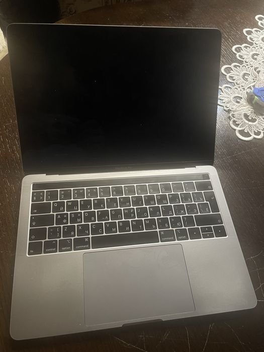 macbook pro 2019 i5 16 256 gb