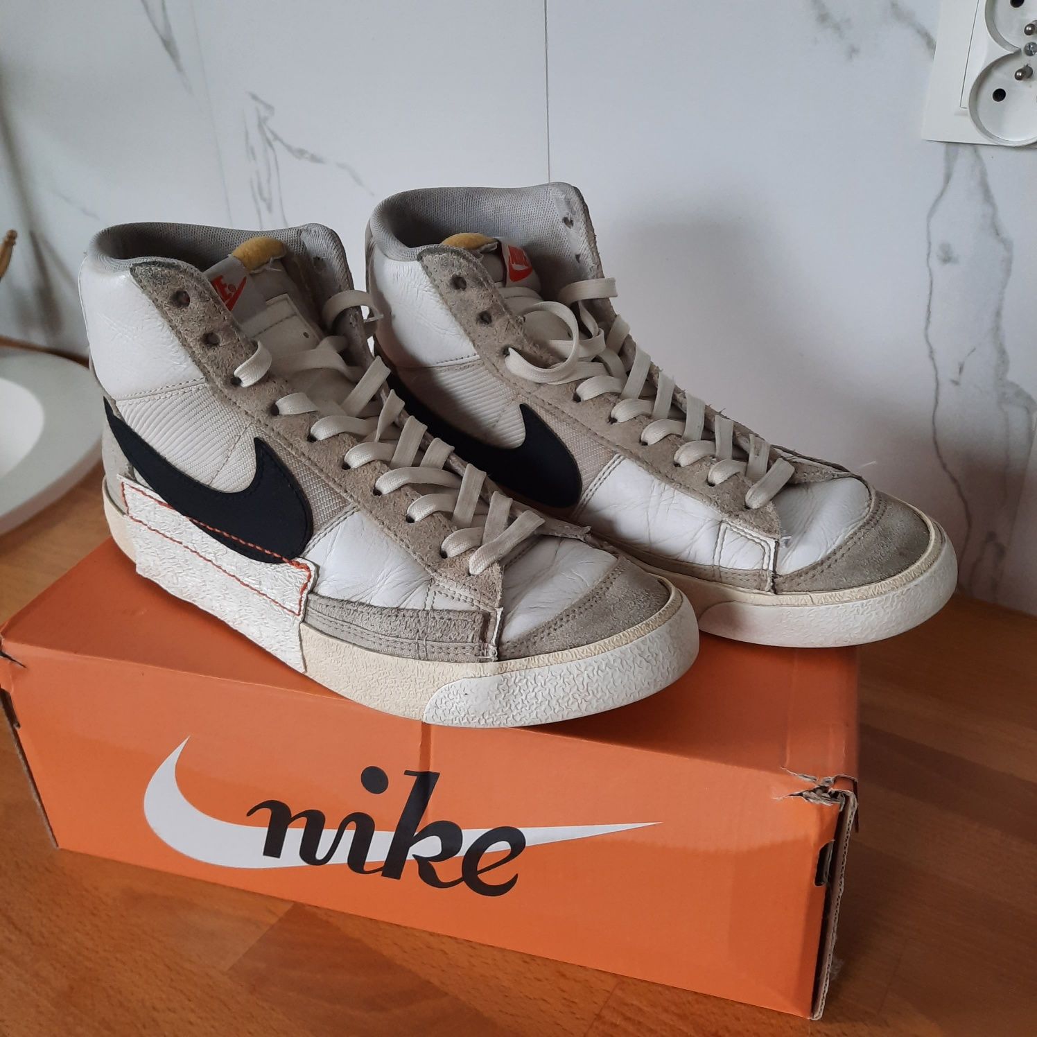 NIKE blazer "77 białe rozmiar 42.5