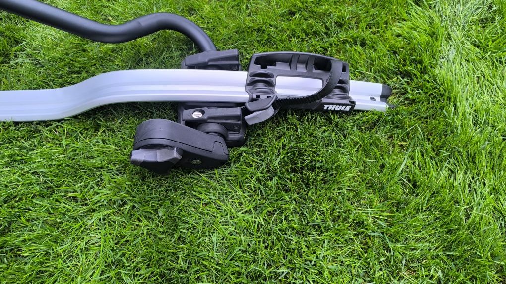 Bagażnik dachowy Thule 598 + belki Thule WingBar 961 + stopy Thule 757
