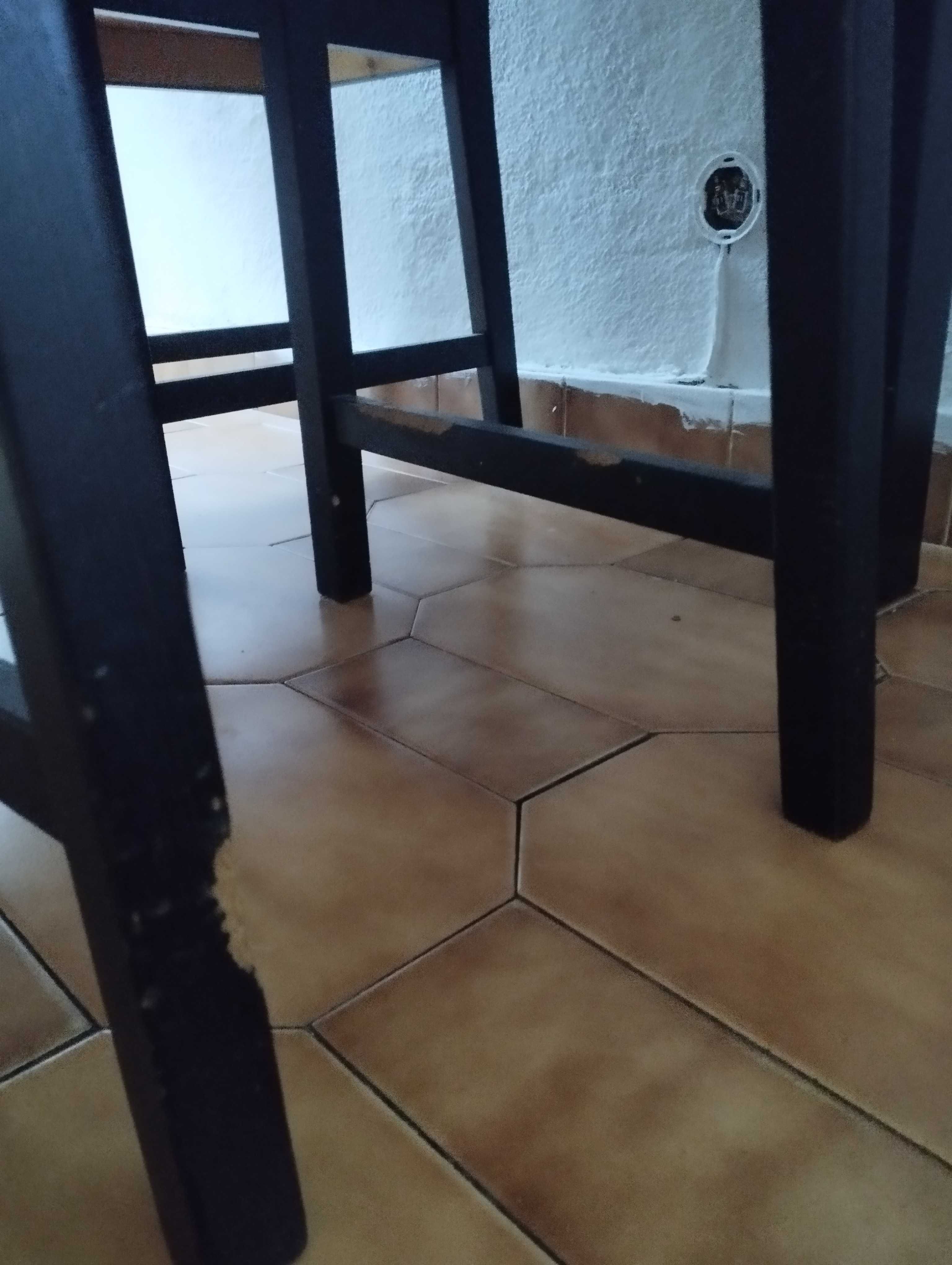 Mesa de Refeições com 4 cadeiras