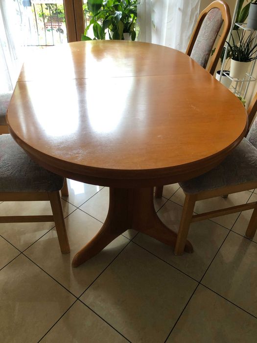 Stół z krzesłami Swarzędzkie Fabryki Mebli