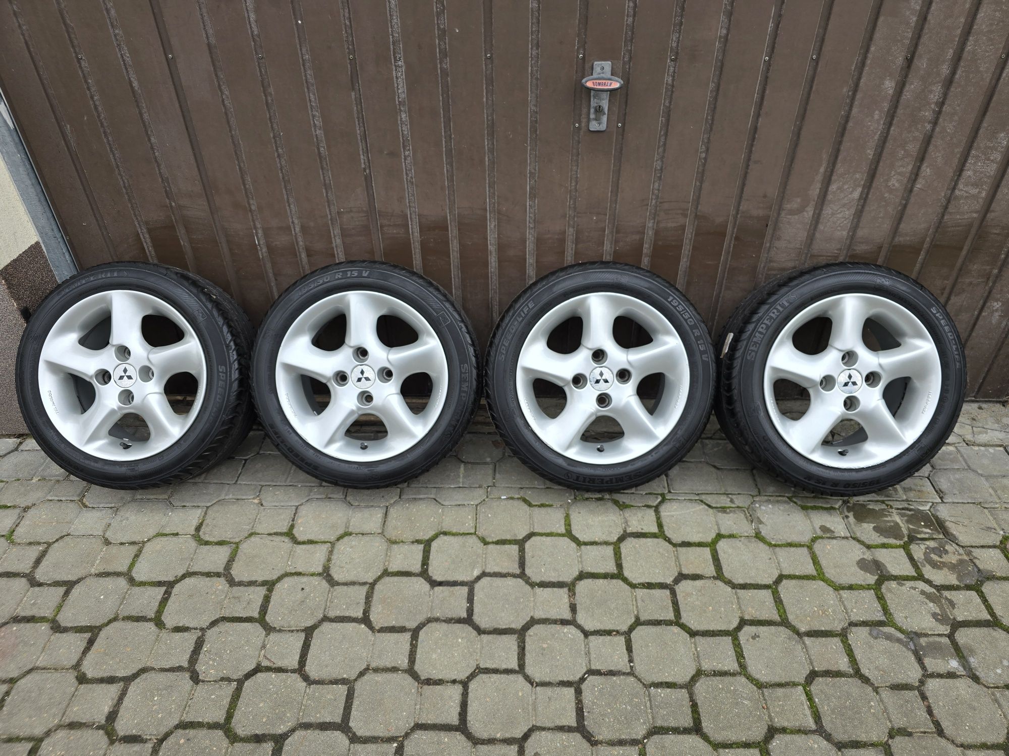 Felgi z oponami 195/50R15 Mitsubishi Colt 4x114,3 Space Wagon Galant