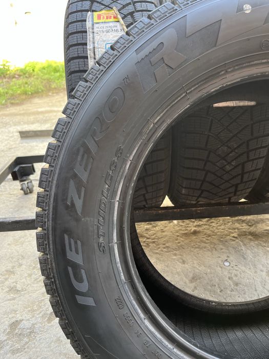 215/60R16 Pirelli Ice Zero FR