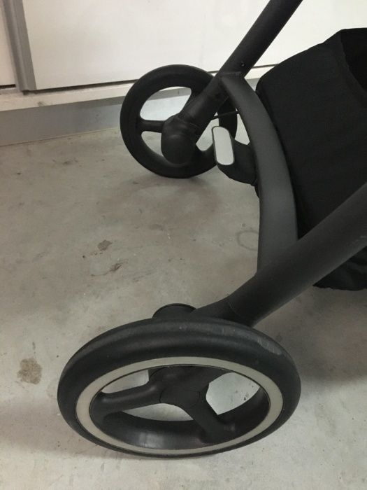 Carrinho de Passeio GB Maris Plus Lux Black