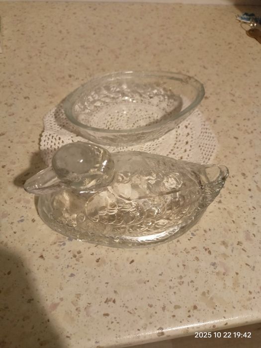 Szklana kaczka z PRL bombonierka