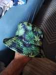 Bucket hat liście
