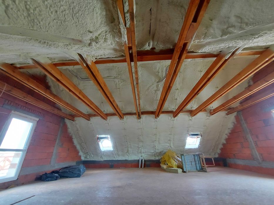 Ocieplenia Pianką PUR Piana PUR Izolacje Natryskowe