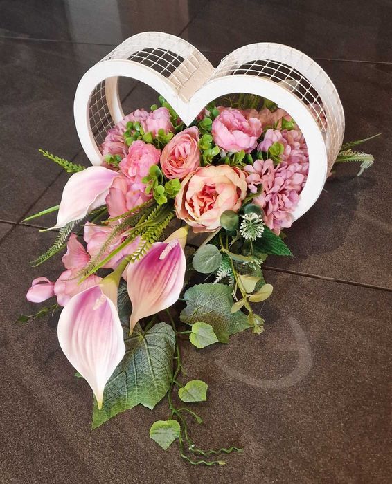 Kompozycja kwiatowa na grób cmentarz stroik serce ikebana Z276
