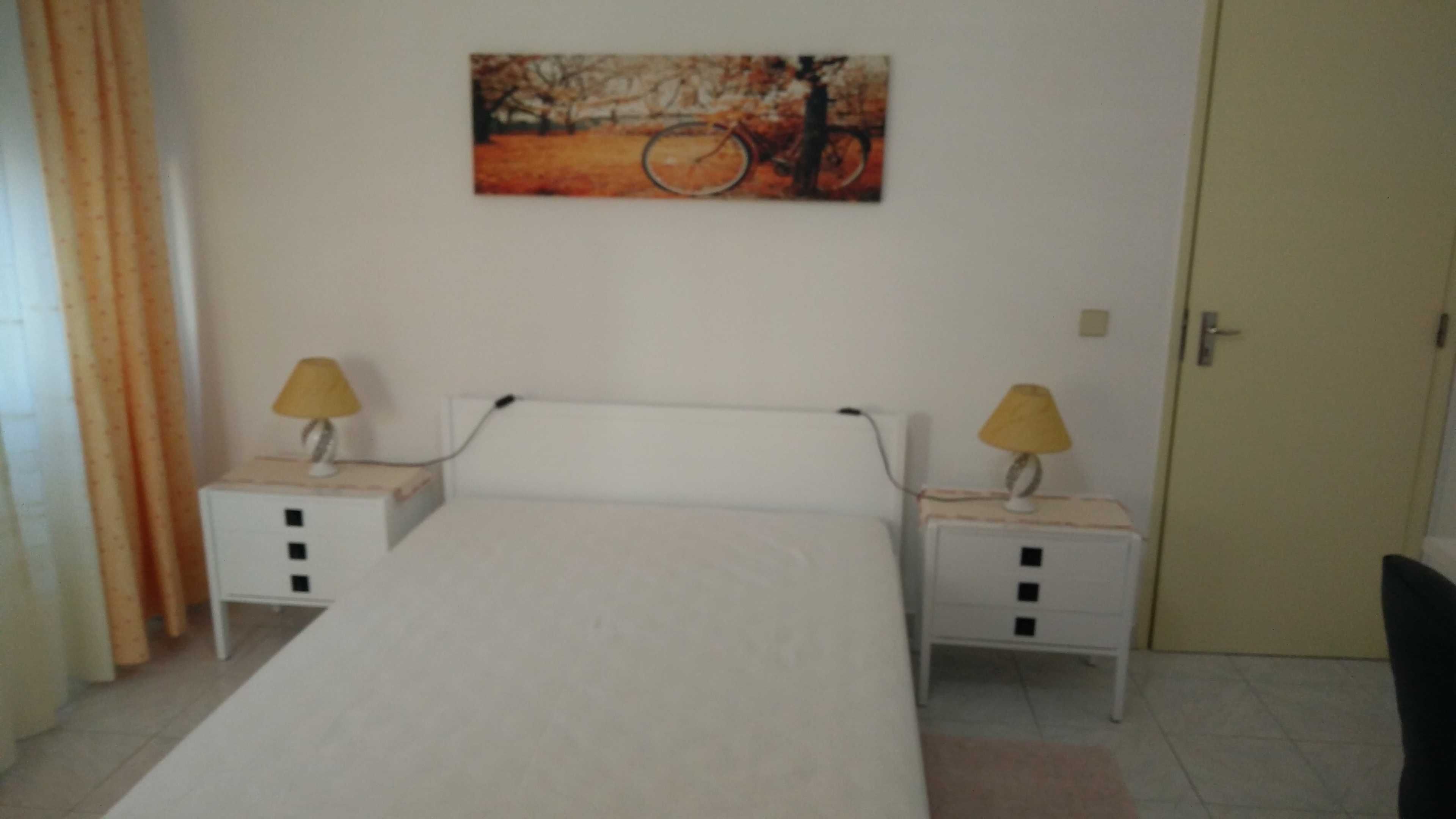 Amora, Quarto em casa Tranquila