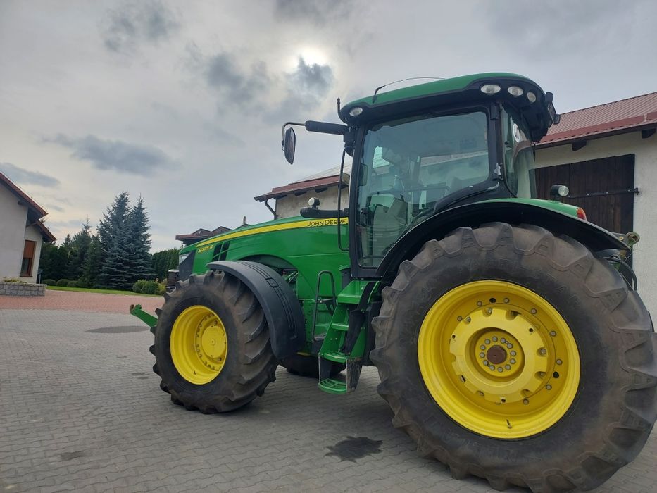 Ciągnik rolniczy john deere 8335R