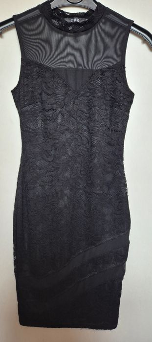 Czarna dopasowana koronkową sukienka w r. S
