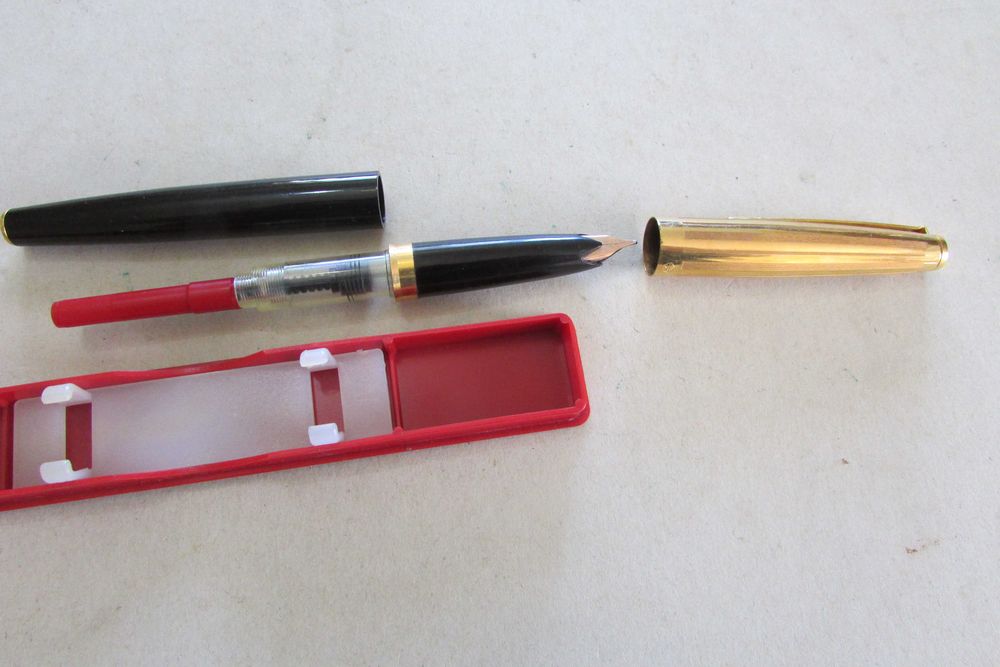 Ручка з золотим пером з СРСР   Харків  АР.