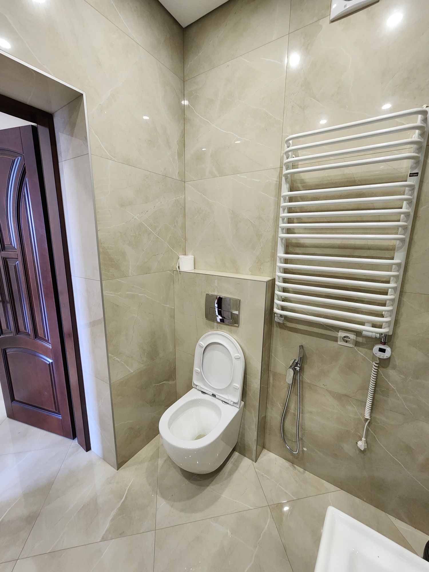 Продам 2 км квартиру в центрі з ремонтом