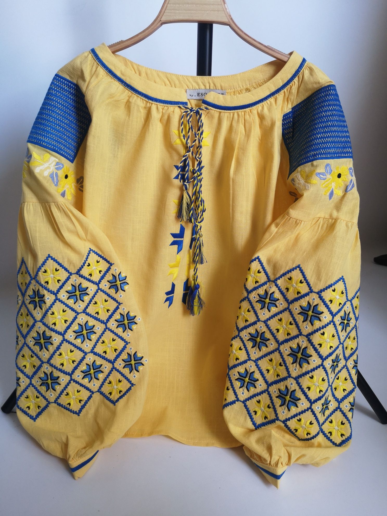Натуральна жіноча вишиванка S, M, L