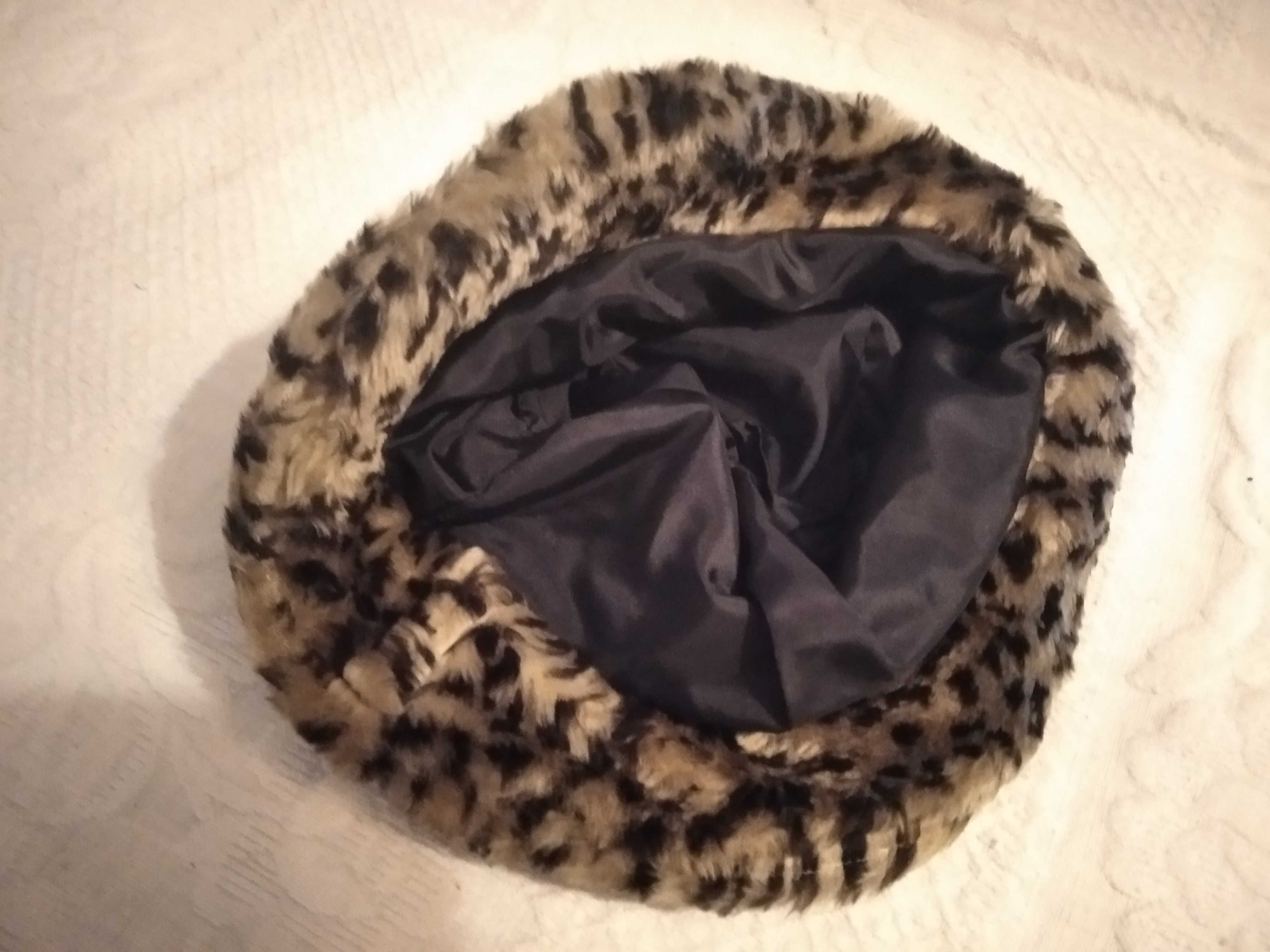 Chapéu de pelo com padrão leopardo