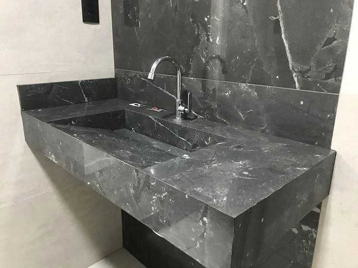 Столешницы, полки, мойки, декор из керамогранита. Вироби з каменю