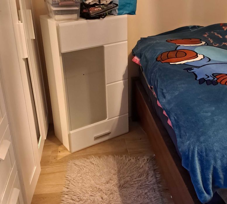 Szafka biala wiszaca witryna mat+lakier dla nastolatki