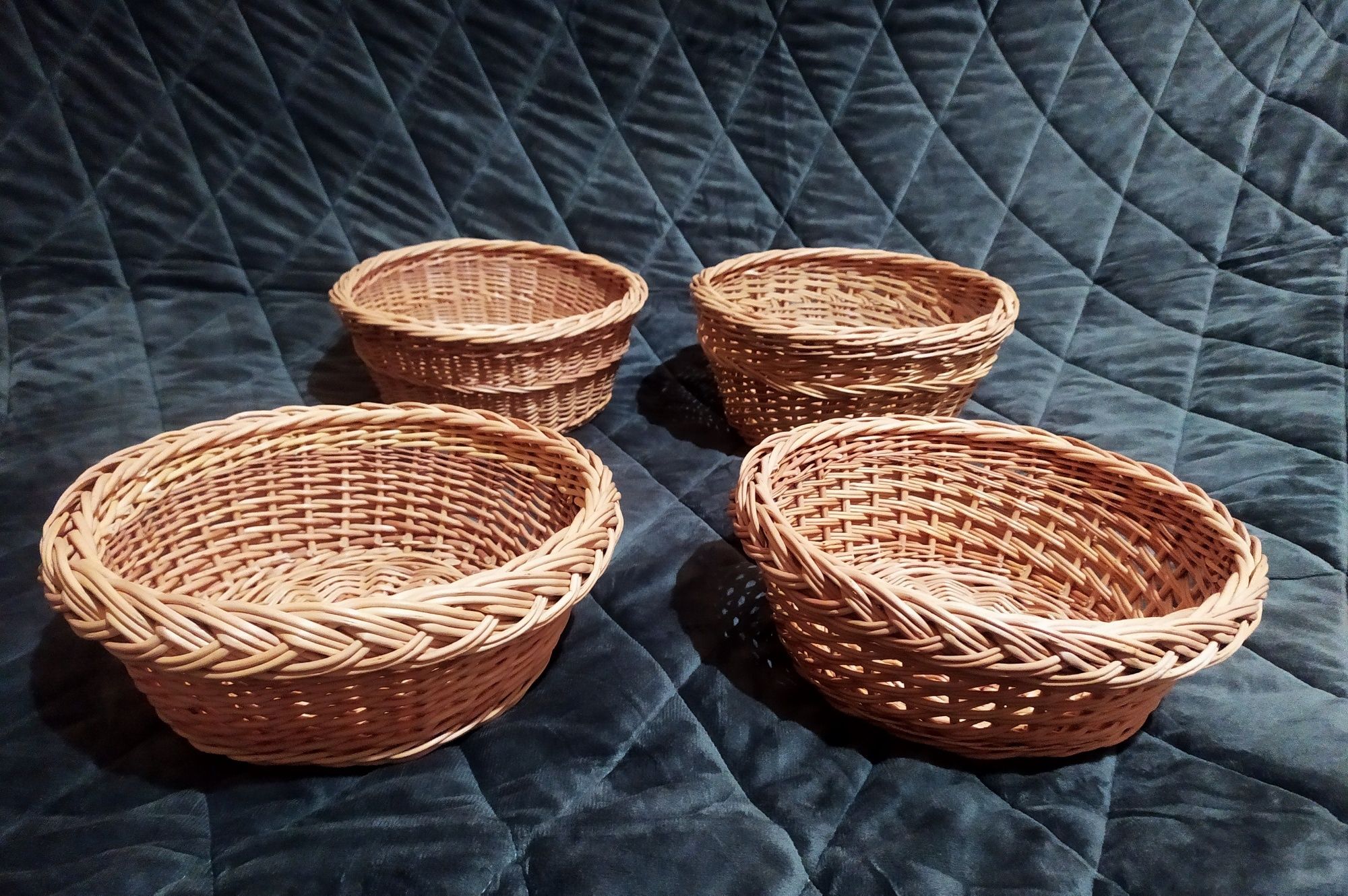 Продам фруктовниці, хлібниці, цукерниці.