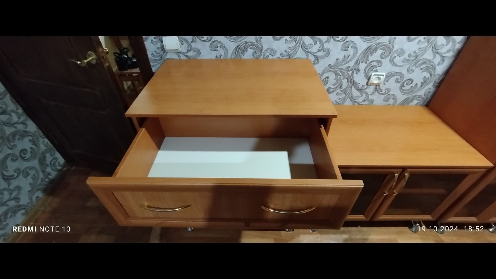 Стінка у вітальню або спальню з ротангу