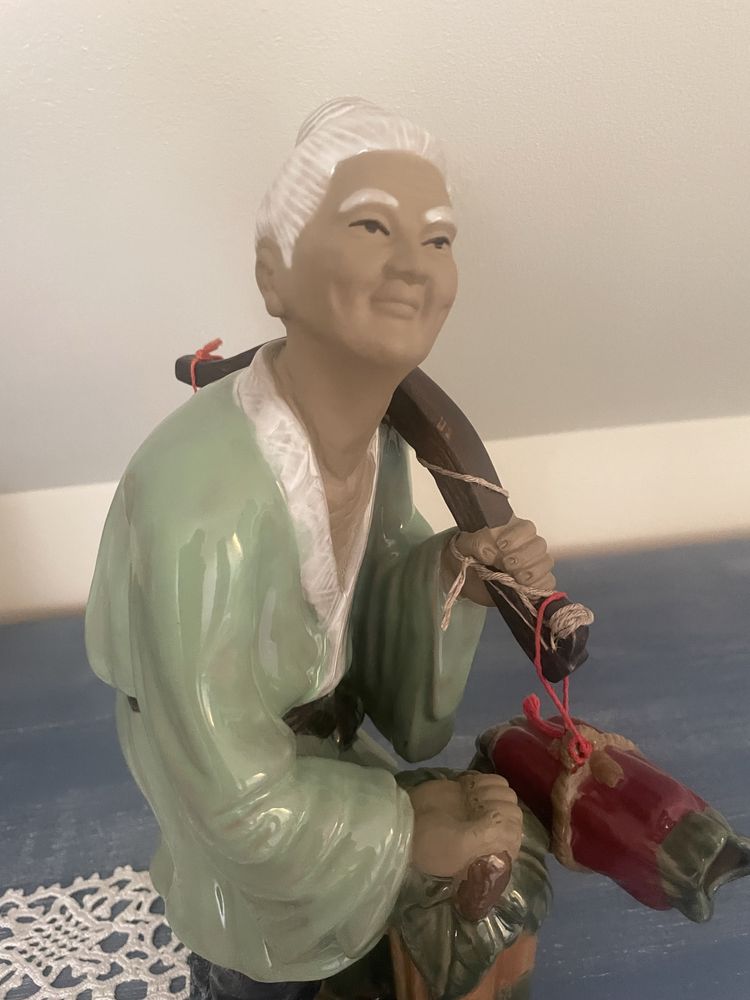 Sprzedam figurkę chińska z porcelitu