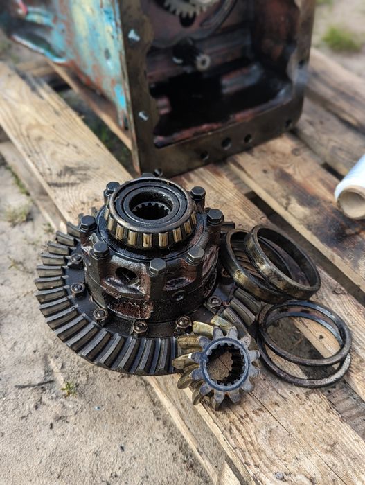 Диференціал МТЗ Диференциал редуктор планетарка МТЗ качан стакан МТЗ