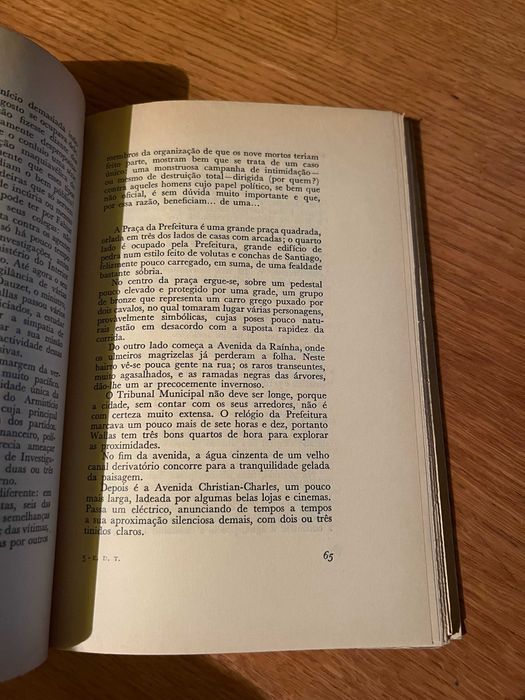 ENTRE DOIS TIROS     Alain Robbe-Grillet