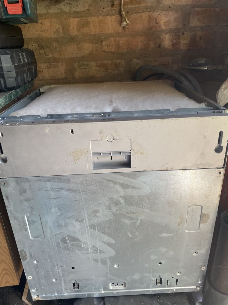 Вбудована посудомийна машина Hotpoint.