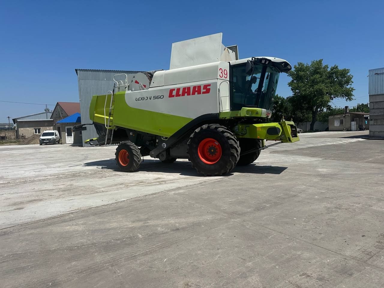 Комбайн Claas Lexion 560