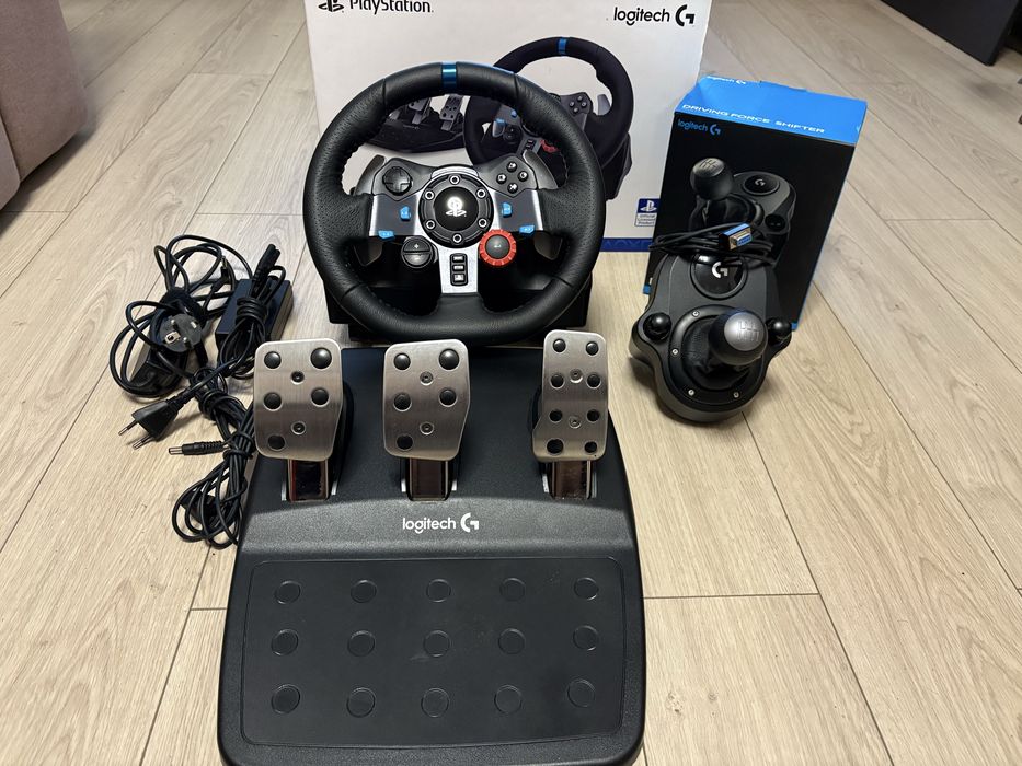 Logitech G29 + оригинальная коробка передач Driving Force Shifter.