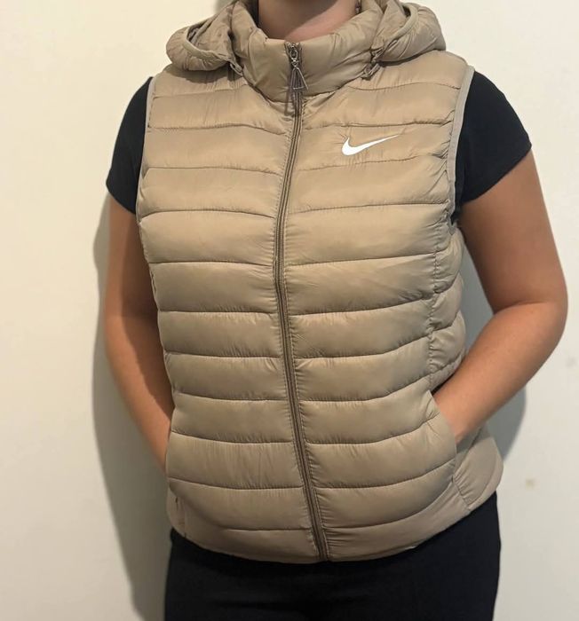 Coletes de senhora bordados Nike