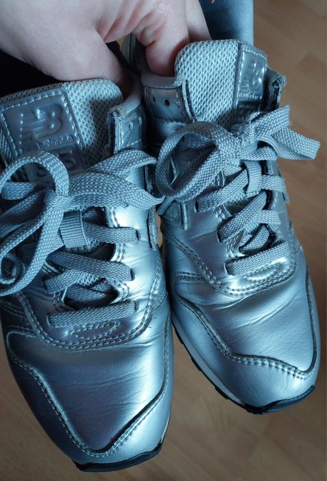 Buty damskie New Balance srebrne