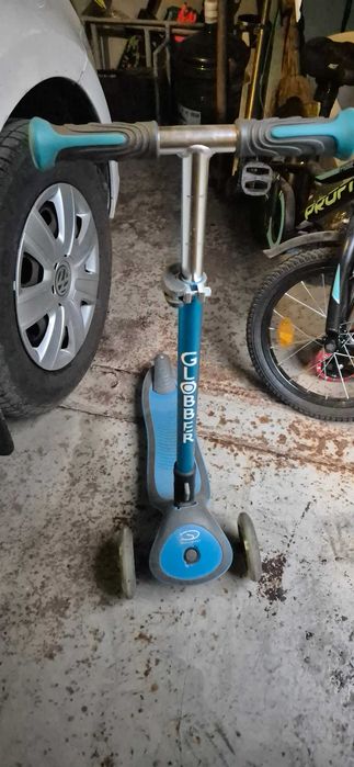 Самокат Глобер з колесами, які світяться