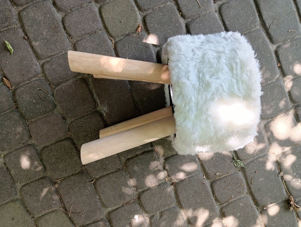 Futerkowy taborecik