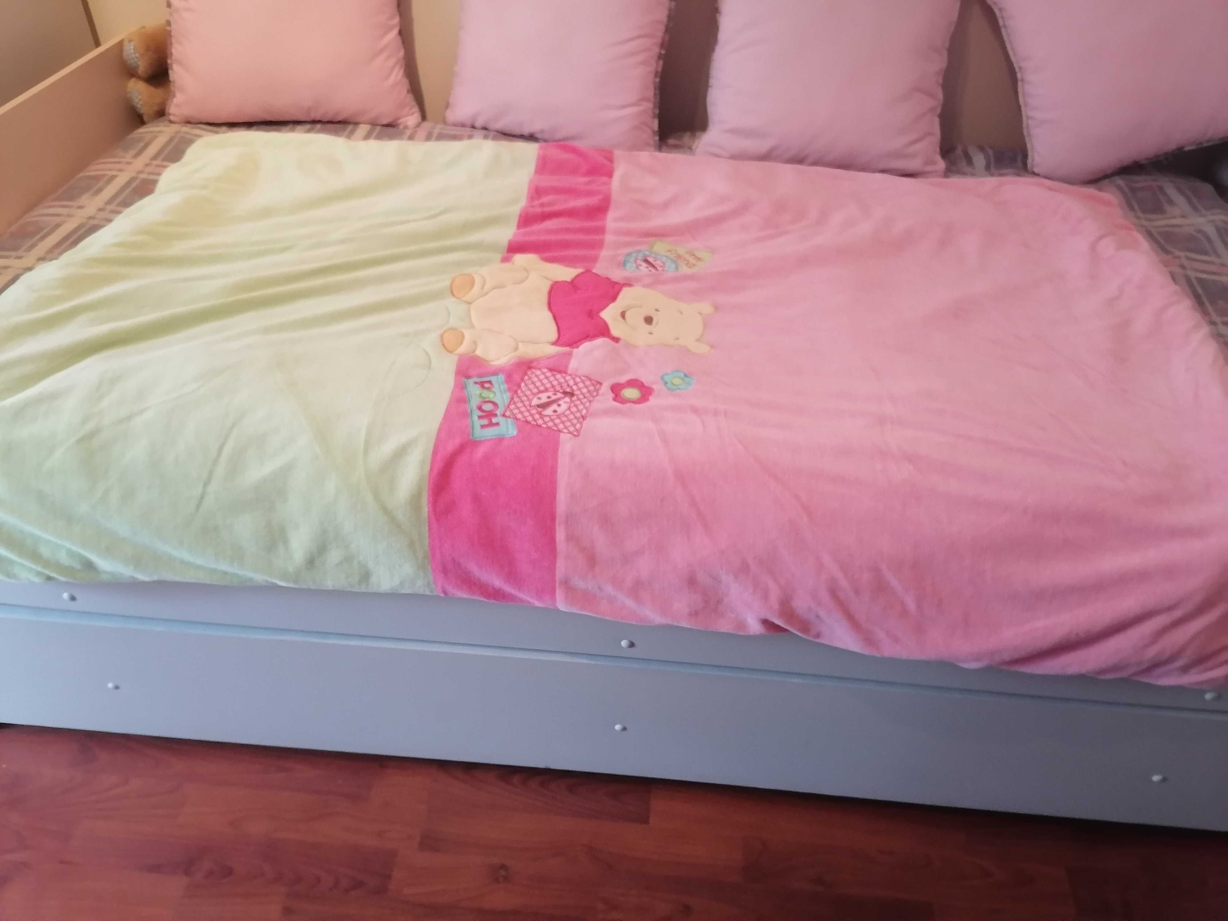 Colcha de Winnie the pooh e protecção de grades para cama bebé