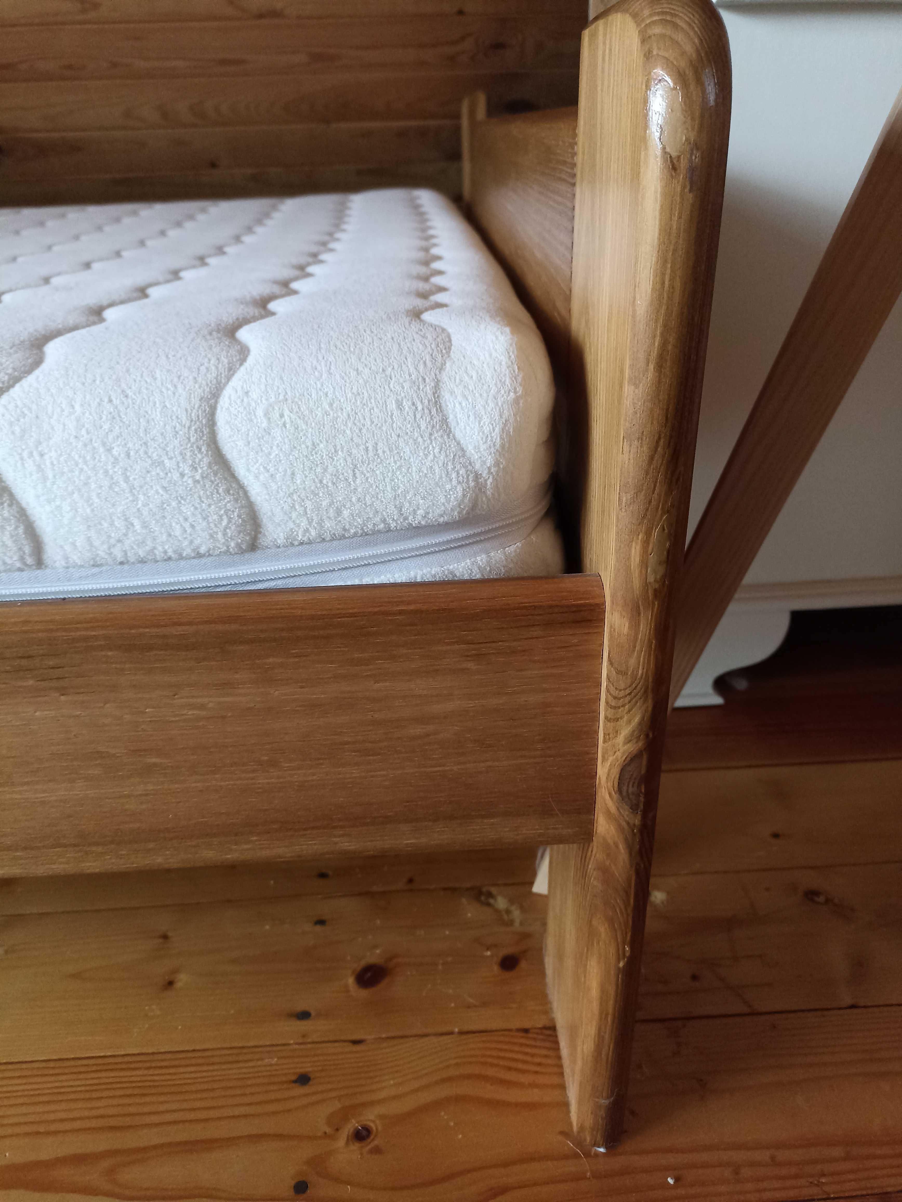 Łóżko sosnowe Figaro 100x200 kolor dąb barierka ochronna i materac